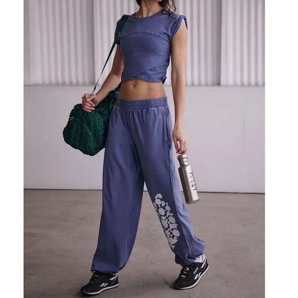 FP Movement Women's Hot Shot Logo
Crossover 2-Piece Set 🌸 - Picture 2 of 11